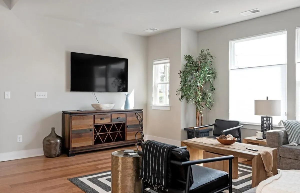 Ultimate Downtown Charlotte Oasis, 10 Guests Villa United States