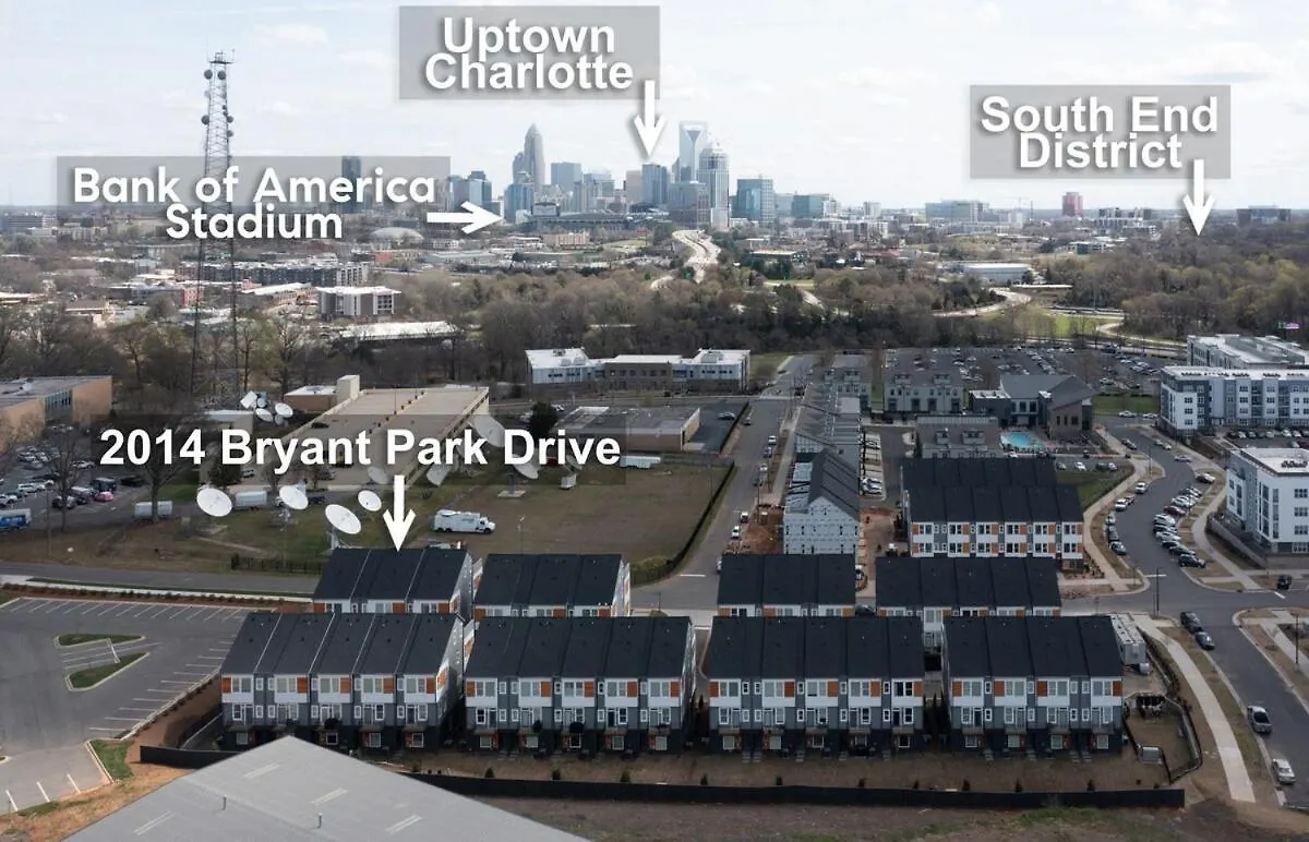 Ultimate Downtown Charlotte Oasis, 10 Guests Villa Holiday home