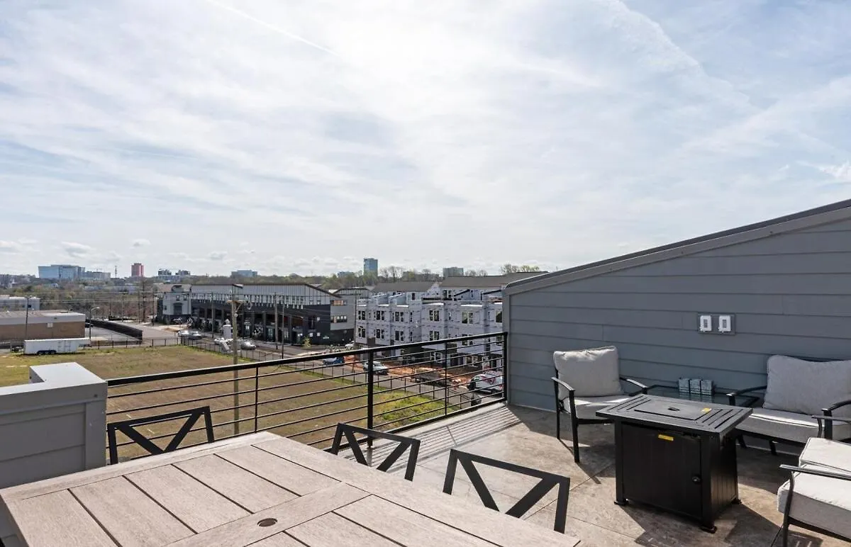 Ultimate Downtown Charlotte Oasis, 10 Guests Villa United States