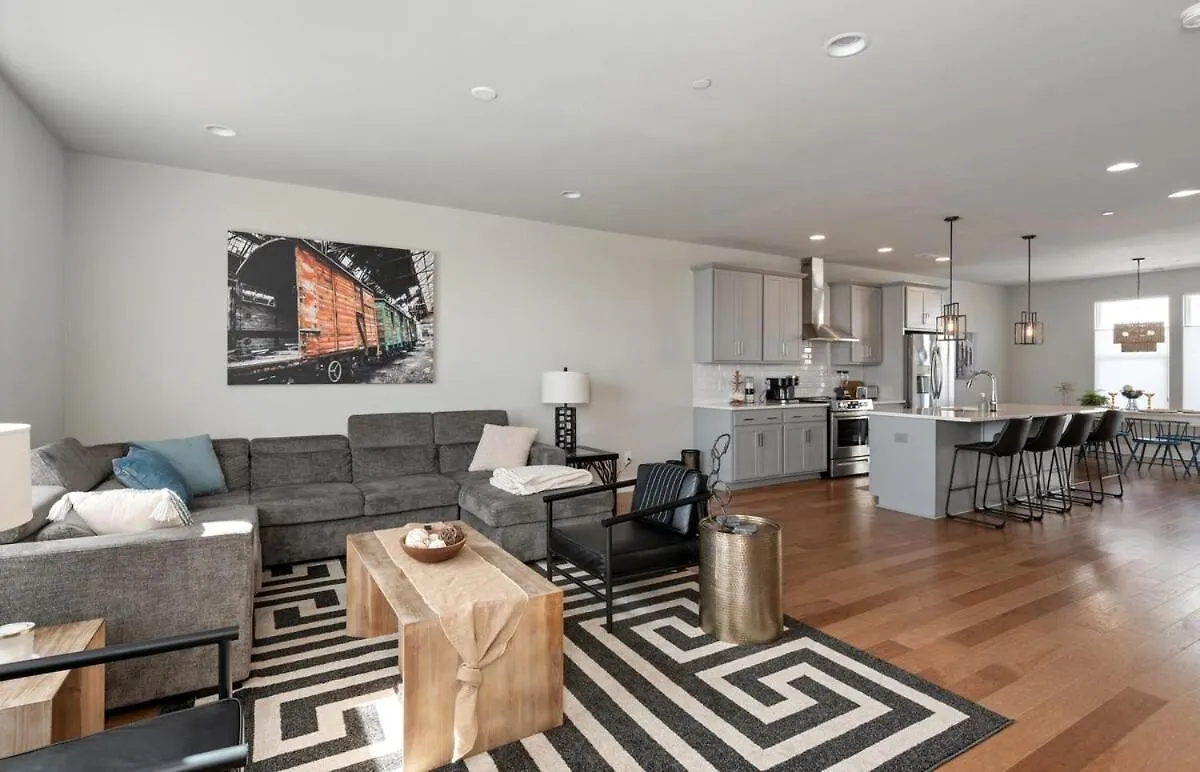 Ultimate Downtown Charlotte Oasis, 10 Guests Villa Holiday home